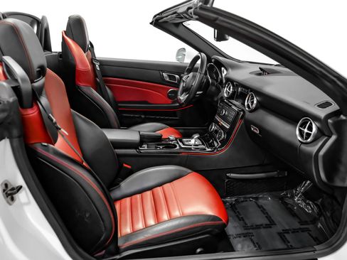 Used 2017 Mercedes-Benz SLC 300 image 26