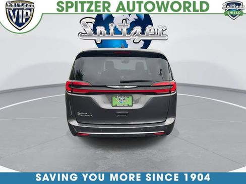 Used 2023 Chrysler Pacifica Touring-L FWD image 8