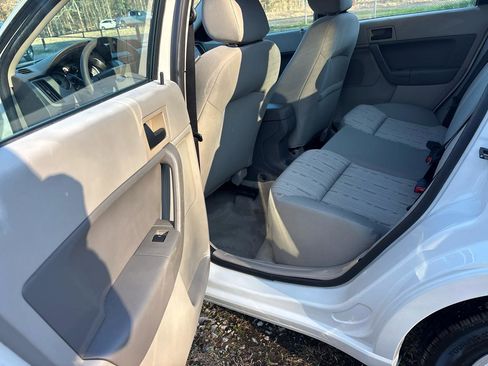 Used 2011 Ford Focus SE image 7