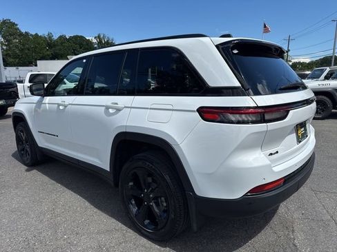 Used 2023 Jeep Grand Cherokee Altitude AWD/4WD image 17