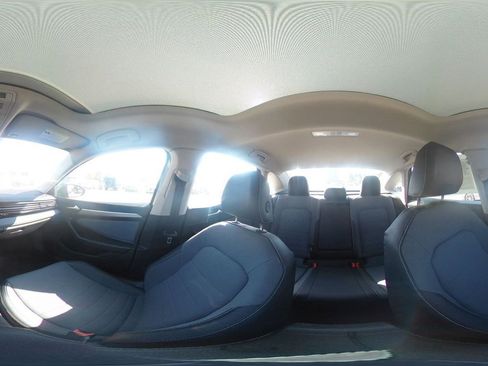 Used 2025 Volkswagen Jetta SE image 43