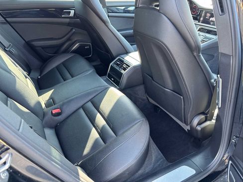 Used 2018 Porsche Panamera 4 image 21