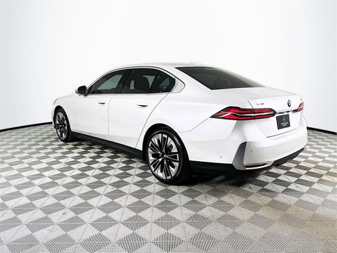 Used 2024 BMW 530i xDrive w/ Convenience Package image 5