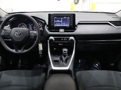 Used 2021 Toyota RAV4 LE image 25