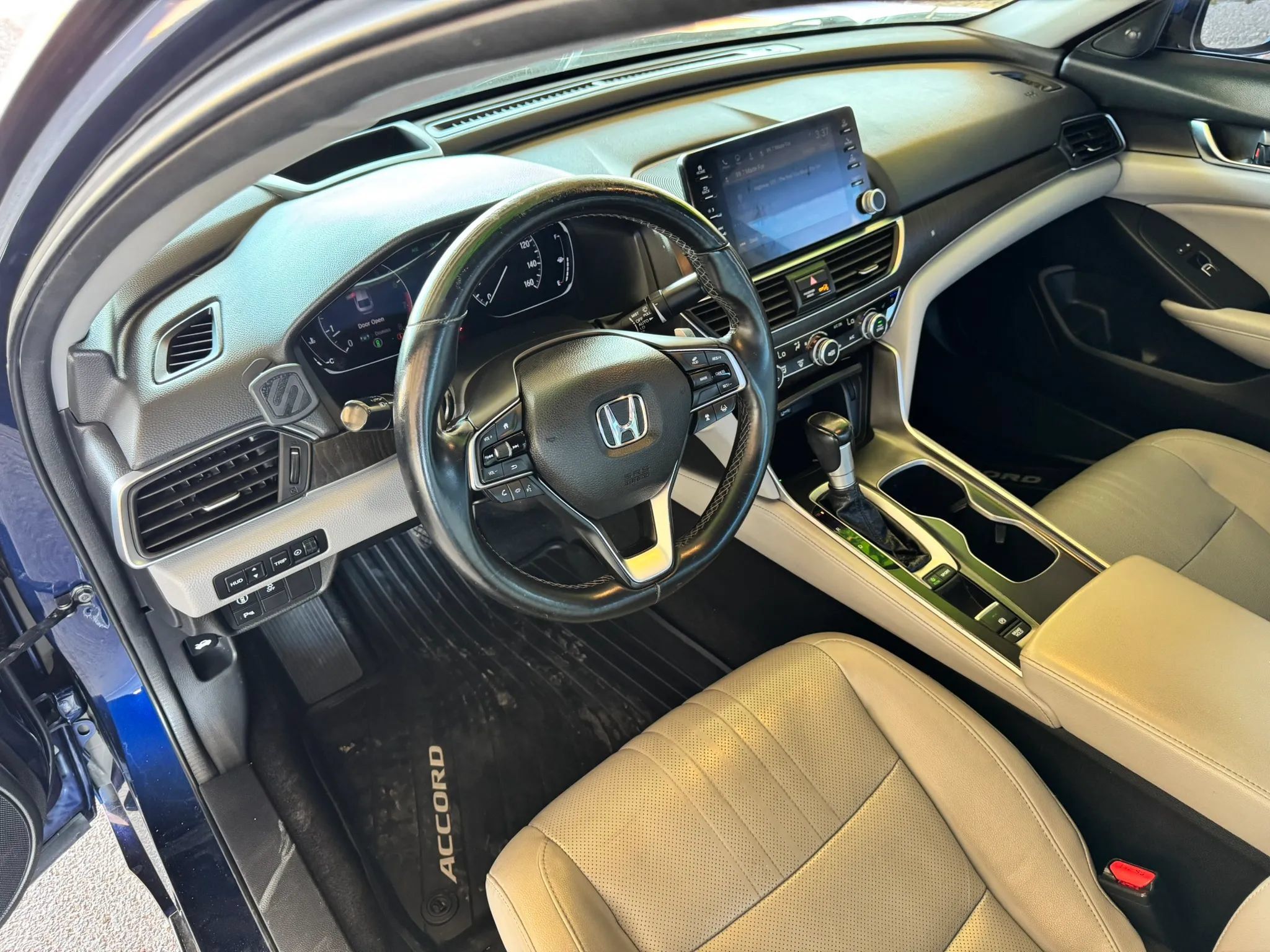 Used 2018 Honda Accord Touring image 10