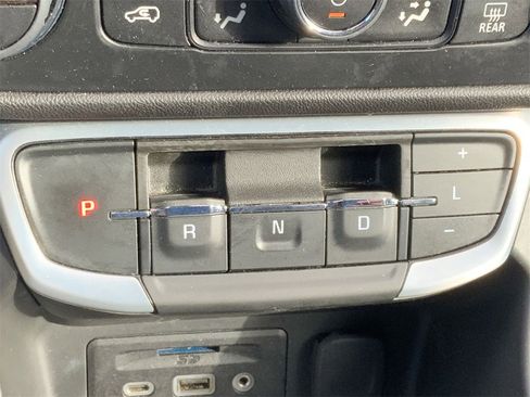 Used 2024 GMC Terrain SLT image 16