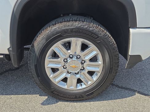 Certified 2025 Chevrolet Silverado 2500 High Country w/ Technology Package AWD/4WD image 17