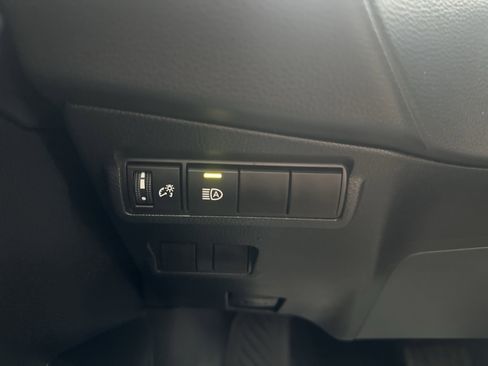 Certified 2022 Toyota Corolla Cross LE image 24