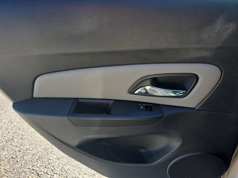 Used 2014 Chevrolet Cruze LS FWD image 18