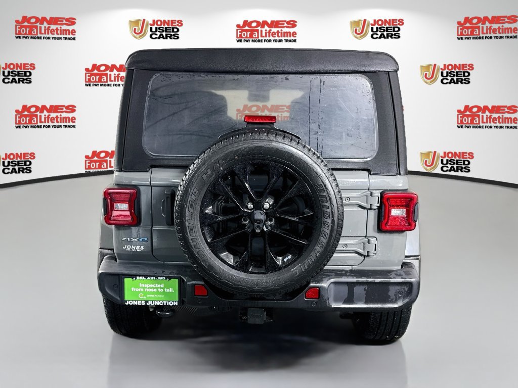 Used 2021 Jeep Wrangler Unlimited Sahara w/ Cold Weather Group AWD/4WD image 15