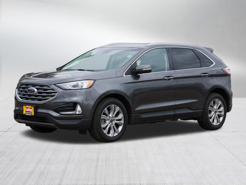 Used 2019 Ford Edge Titanium FWD image 3