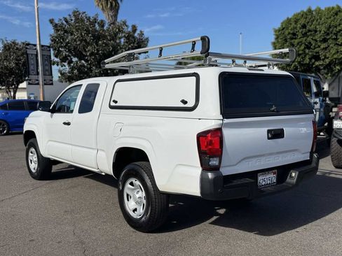 Used 2019 Toyota Tacoma SR image 2