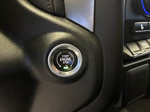 Used 2022 Chevrolet Silverado 1500 LT w/ Z71 Off-Road Package AWD/4WD image 23