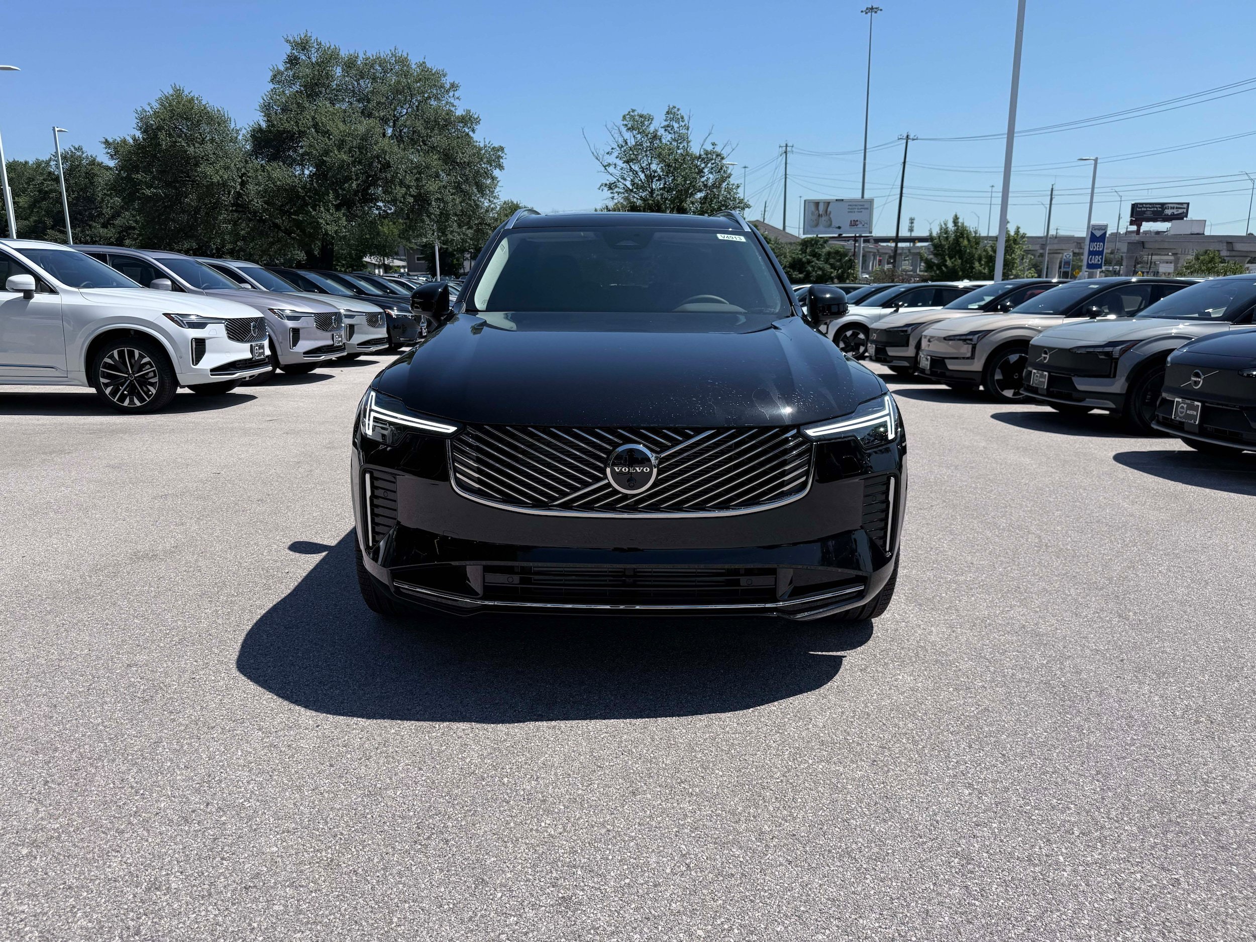 New 2026 Volvo XC90 T8 Plus AWD/4WD image 9
