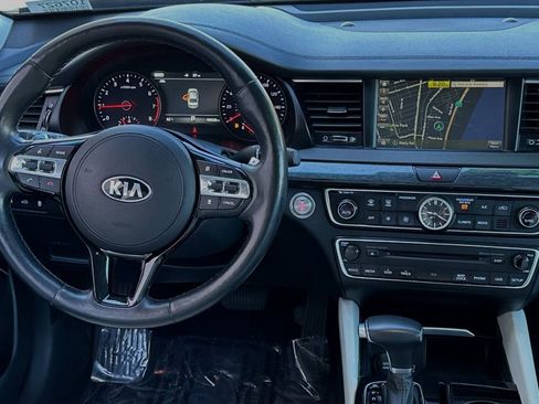 Used 2018 Kia Cadenza Limited w/ Paint Protection Package image 13