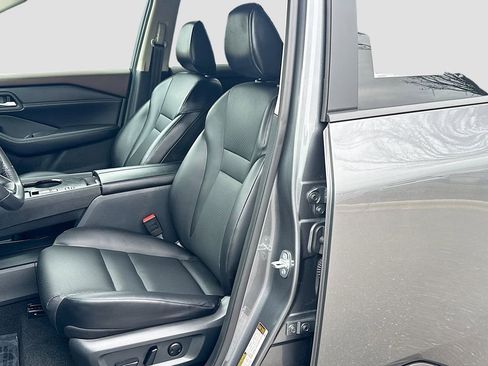 Used 2023 Nissan Rogue SV w/ SV Premium B Package image 19