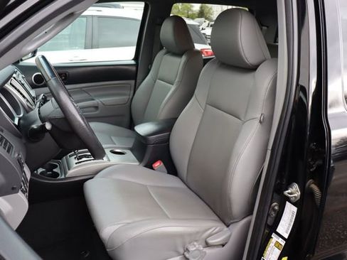Used 2015 Toyota Tacoma 4x4 Double Cab w/ Limited Package image 12