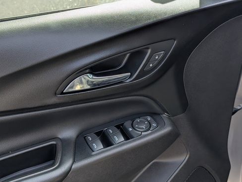 Used 2018 Chevrolet Equinox LT image 20