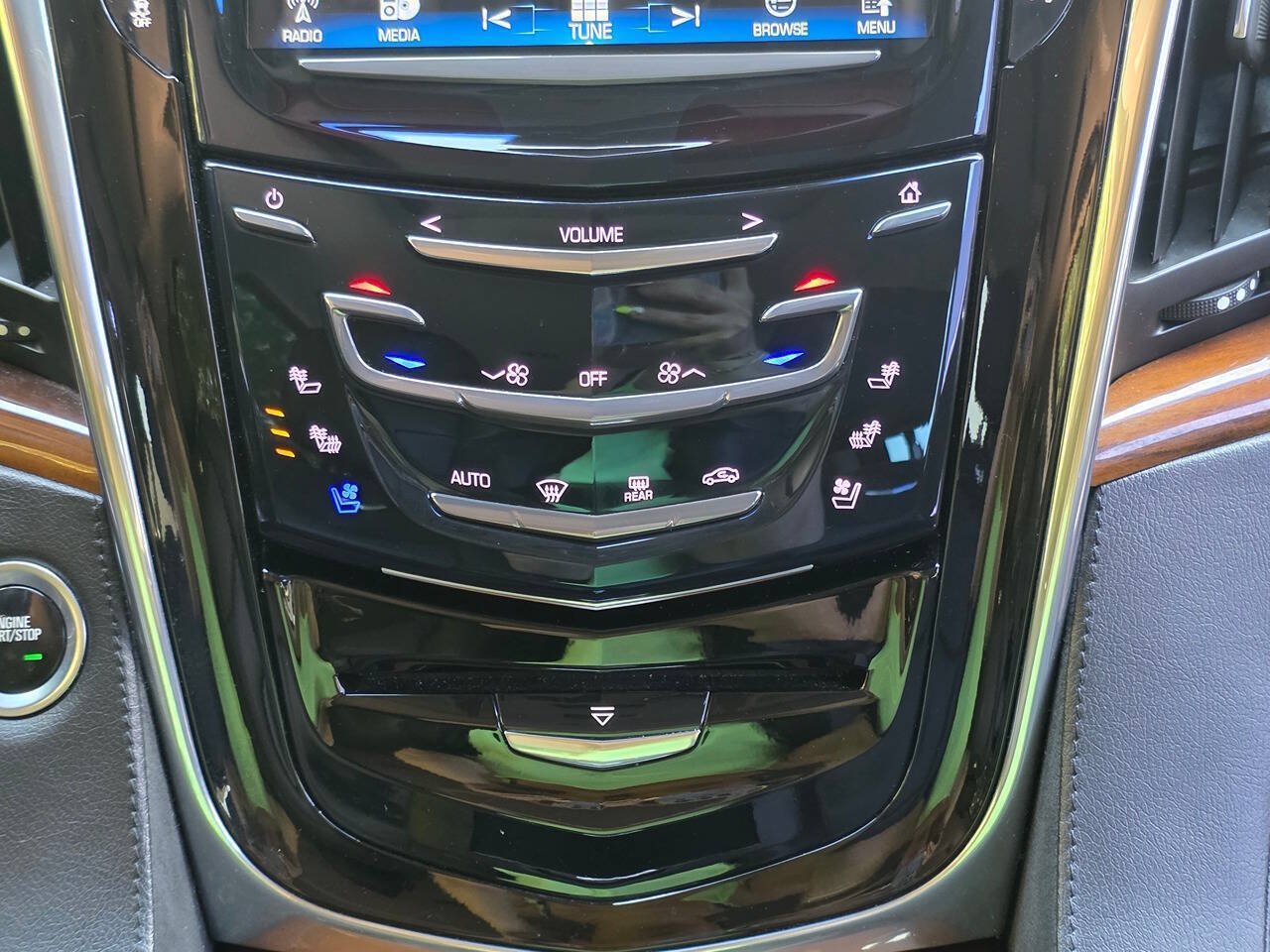 Used 2018 Cadillac Escalade Luxury AWD/4WD image 29