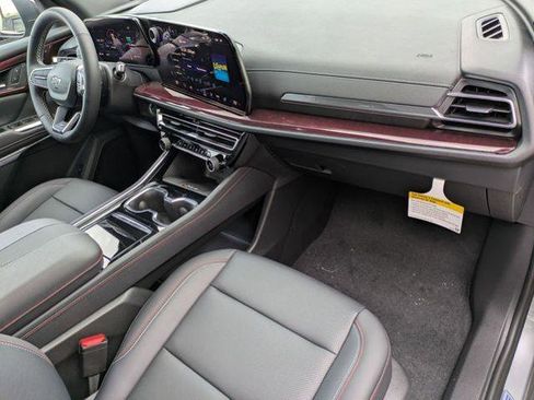 New 2026 Chevrolet Traverse Z71 w/ Driver Confidence Package AWD/4WD image 33