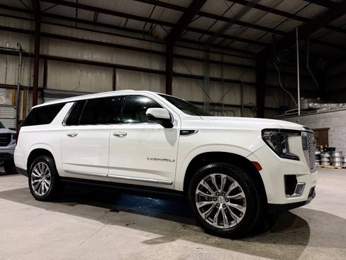 Used 2021 GMC Yukon XL Denali w/ Denali Ultimate Package AWD/4WD image 3