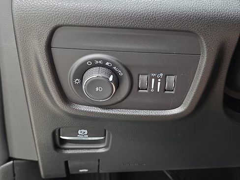 Used 2025 Jeep Grand Cherokee Overland AWD/4WD image 25