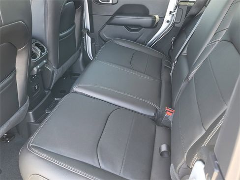 Used 2022 Jeep Wrangler Unlimited Sahara w/ Cold Weather Group image 15