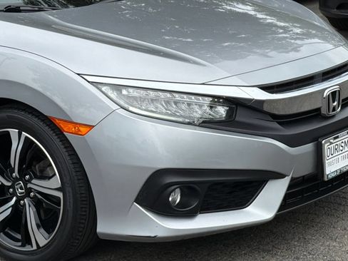 Used 2018 Honda Civic Touring image 2