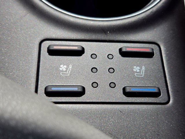 Used 2022 Toyota Camry XLE FWD image 35
