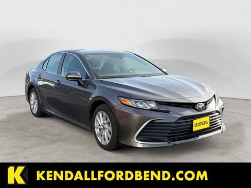 Used 2021 Toyota Camry LE FWD image 7