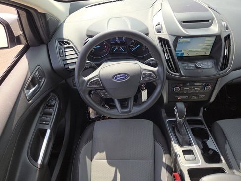 Used 2018 Ford Escape SE w/ SE Sync 3 Package image 4