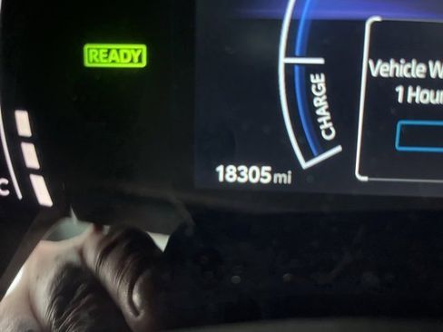 Used 2025 Toyota Camry SE image 14