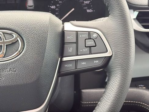 New 2026 Toyota Sienna XLE FWD image 24