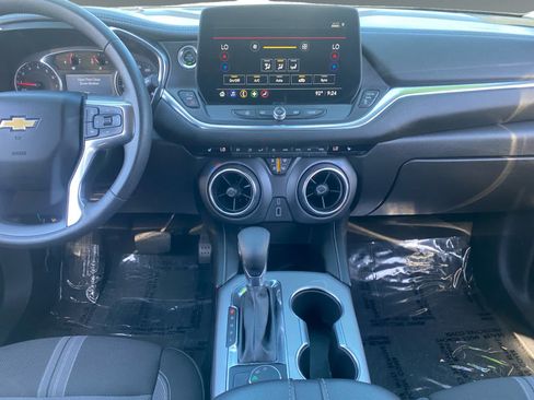Used 2025 Chevrolet Blazer LT FWD image 11