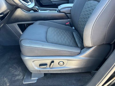 Certified 2025 Nissan Pathfinder SV FWD image 21