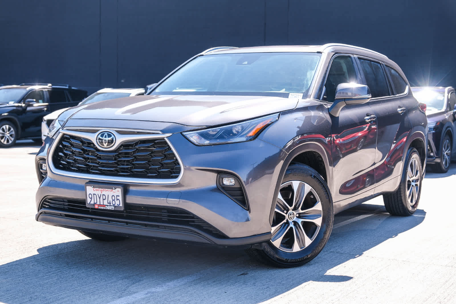 Used 2023 Toyota Highlander XLE FWD image 1