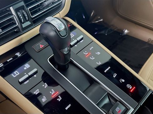 Used 2023 Porsche Macan image 20