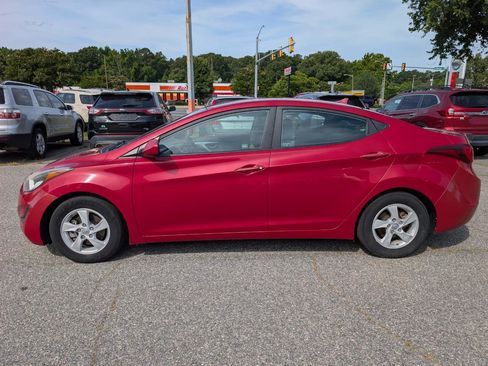 Used 2015 Hyundai Elantra SE FWD image 2