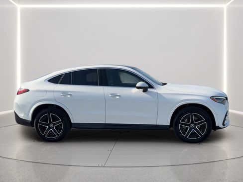 Used 2025 Mercedes-Benz GLC 300 4MATIC image 4
