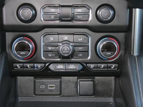 Used 2024 Chevrolet Suburban Premier image 19