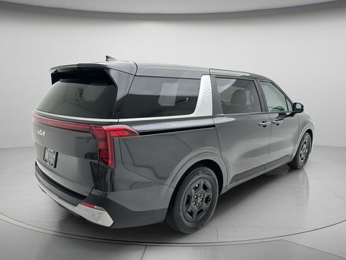 Used 2025 Kia Carnival FWD image 5