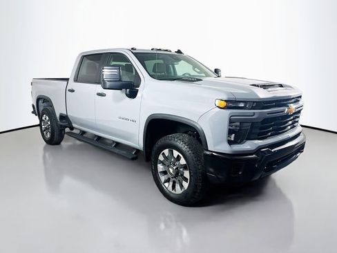 Used 2025 Chevrolet Silverado 2500 Custom image 2