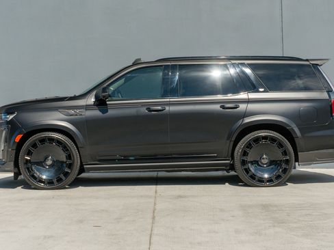 Used 2024 Cadillac Escalade Sport Platinum w/ LPO, ONYX Package AWD/4WD image 2
