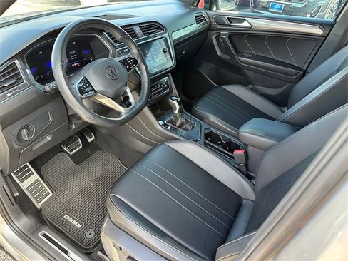 Used 2023 Volkswagen Tiguan SE R-Line image 8