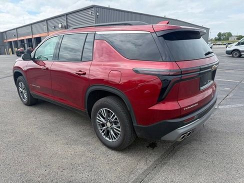 Used 2025 Chevrolet Traverse LT w/ Driver Confidence Package FWD image 6