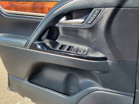 Used 2019 Lexus LX 570 4WD w/ Luxury Package image 14