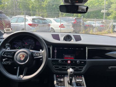 Used 2025 Porsche Macan AWD/4WD image 15