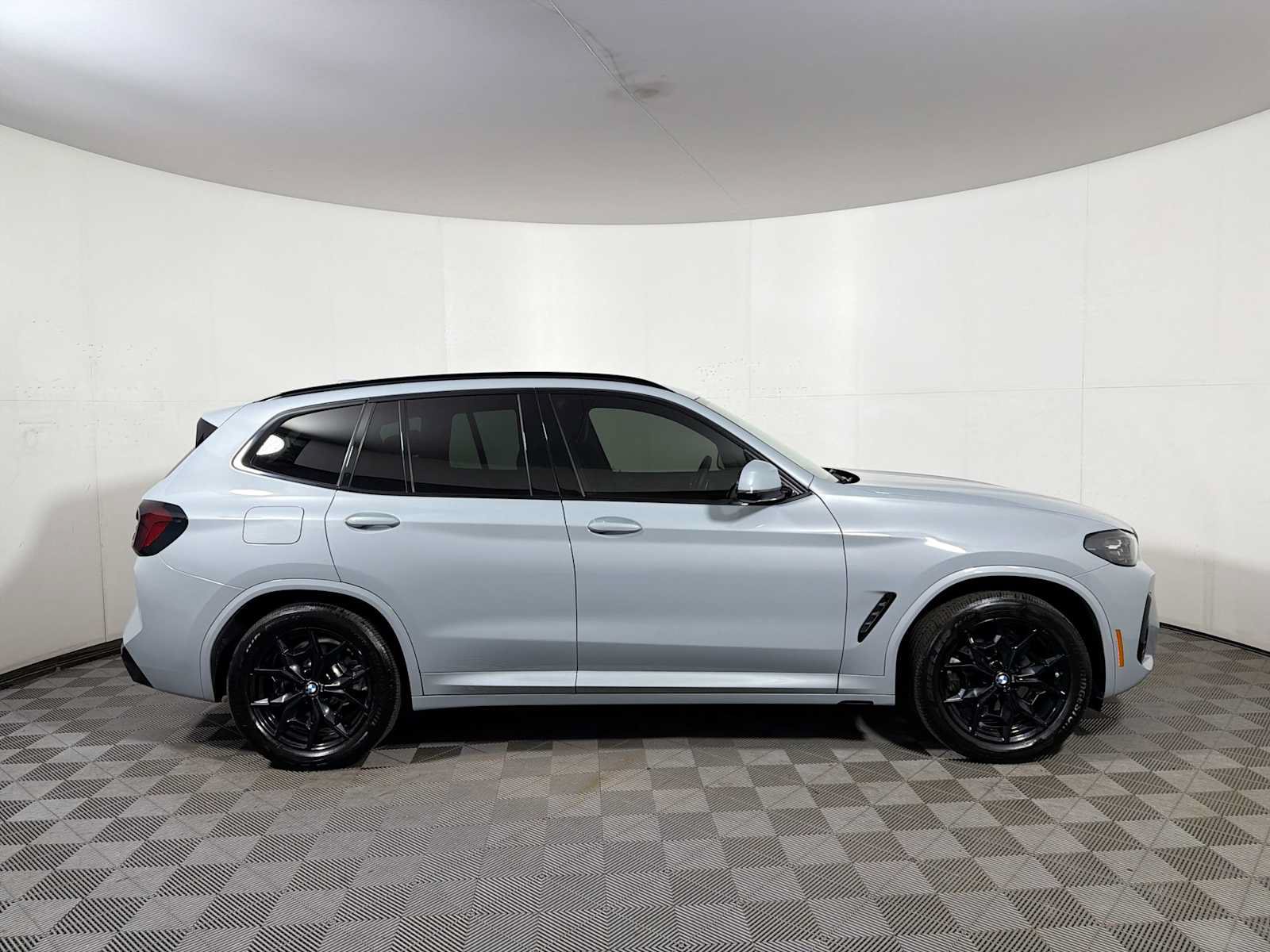 Used 2023 BMW X3 xDrive30i w/ M Sport Package AWD/4WD image 7