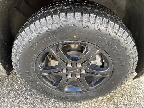 Used 2023 GMC Acadia AT4 w/ Technology Package image 18