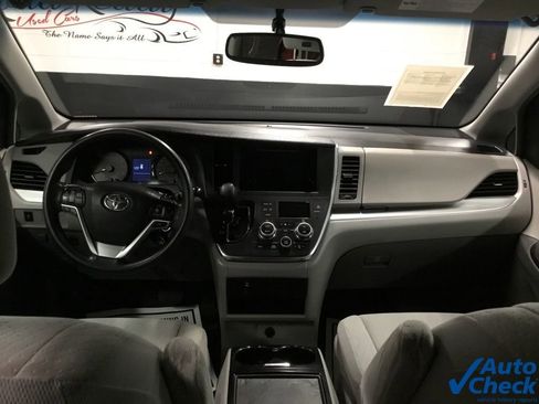Used 2017 Toyota Sienna LE image 27
